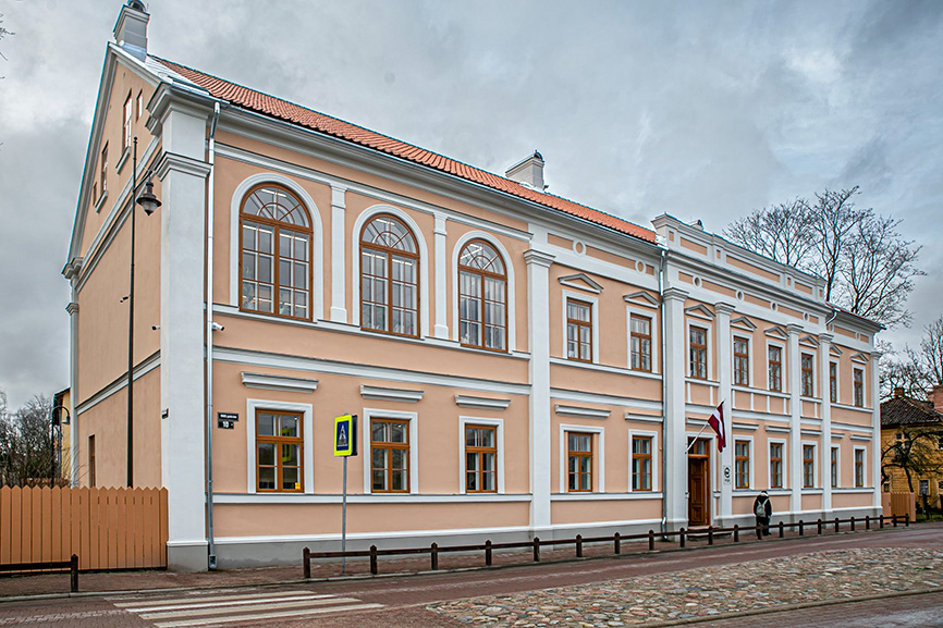 Atklāts atjaunotais Kuldīgas novada Bērnu un jauniešu centrs (Kurzeme)