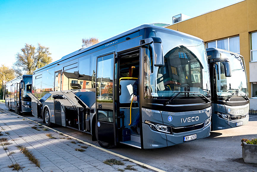 Iegādāti četri jauni autobusi bērnu pārvadājumiem (Zemgale)