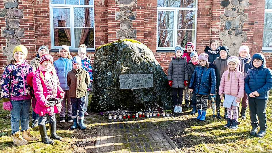 Pāles skolēniem pagasta bibliotēkās aizkustinošas sarunas par 1949. gada represijām