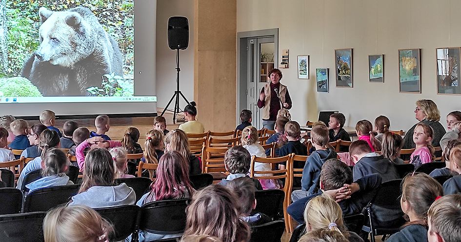 Tikšanās ar Velgu Vītolu Alojas bibliotēkā