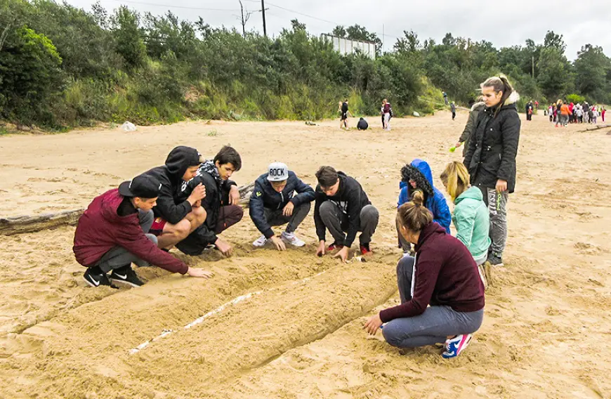 Liepupes vidusskola arī Sporta dienā domā par Latvijas simtgadi