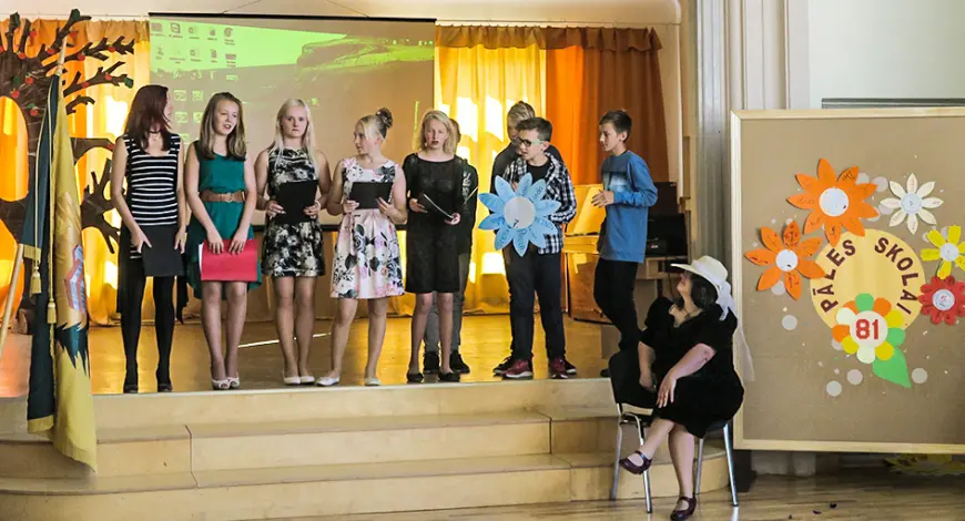 Pāles skola 81. dzimšanas dienā noslēdz projektu «Pēdas, kas paliek»