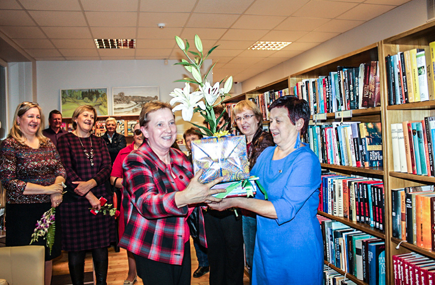 Viļķenes bibliotēka – savās jaunajās kādreizējās mājās