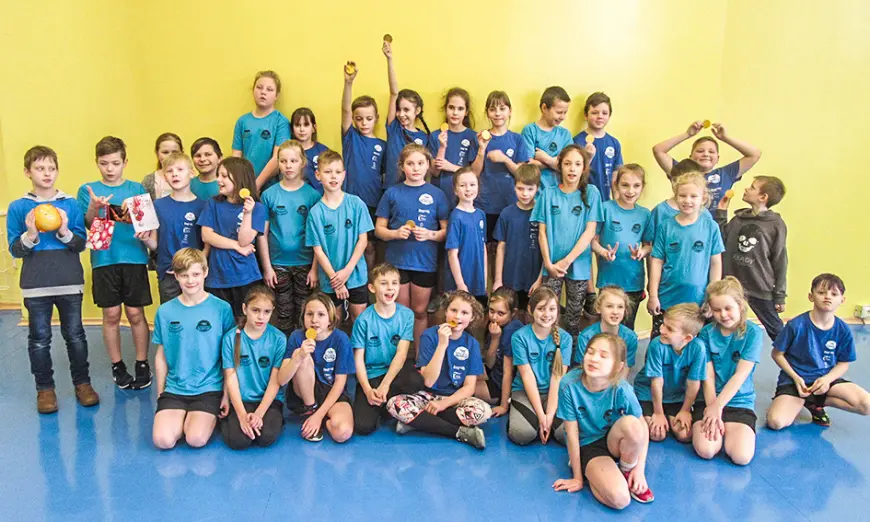 Limbažu sākumskolas trešklasnieki sporto kopā ar kaimiņiem