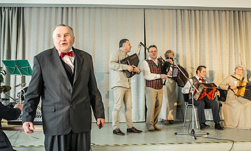 «Birzgaiļos» satikās seno un reto mūzikas instrumentu draugi