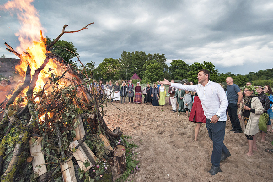 Mūspusē Latviju izgaismoja ugunskuri Skultē, Salacgrīvā un Alojā