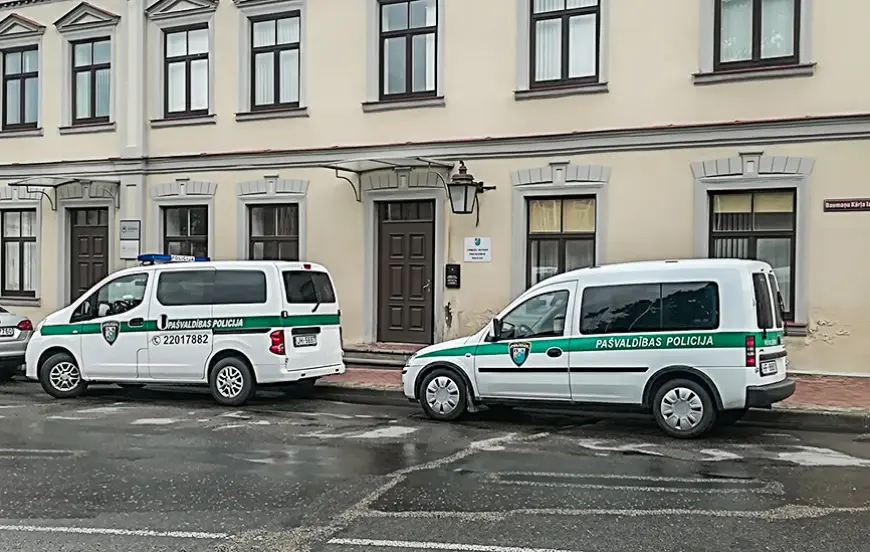 Pašvaldības policiju Limbažu novadā pārveido par iestādi