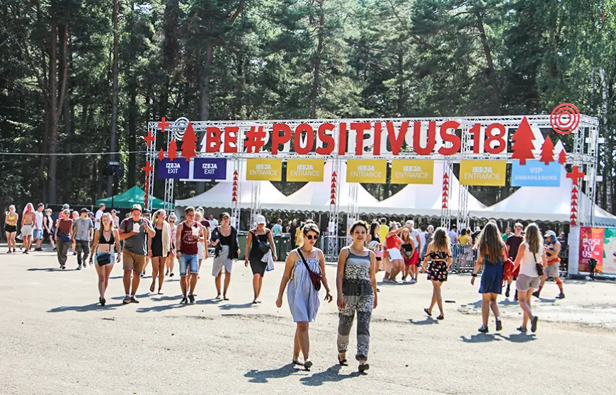 Aizvadīts, iespējams, siltākais un saulainākais festivāls «Positivus»
