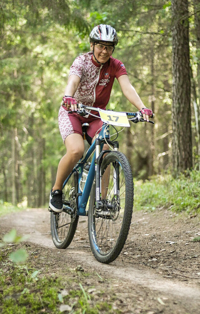 Mūspuses velobraucēja 24 stundu izaicinājumā Zilajos kalnos