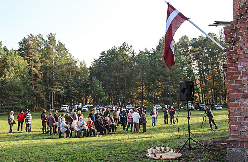 Ainažos pieminēja pretpadomju pagrīdes organizāciju «Dzirkstele»