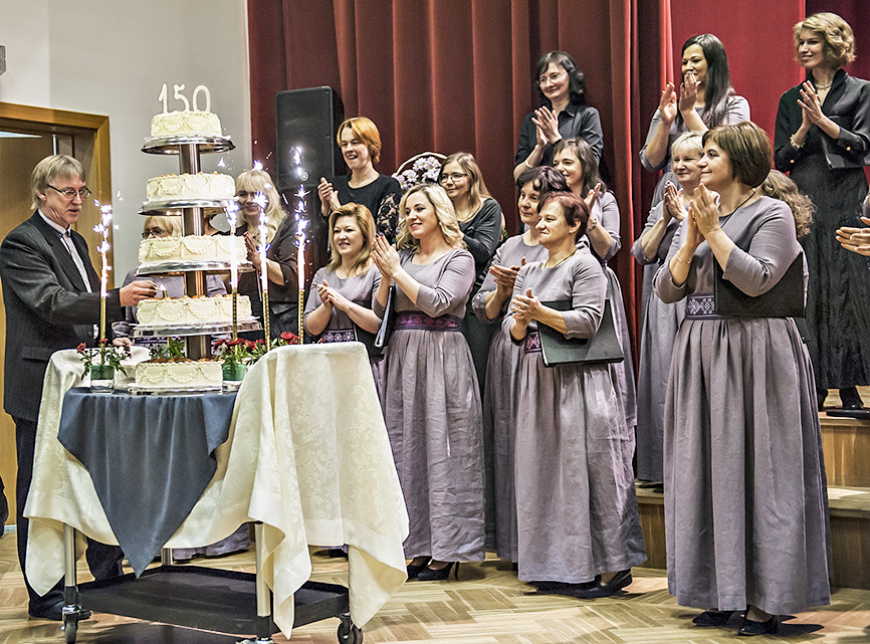 Jauktais koris «Skulte» dziesmoti un emocionāli nosvin savu 150. jubileju