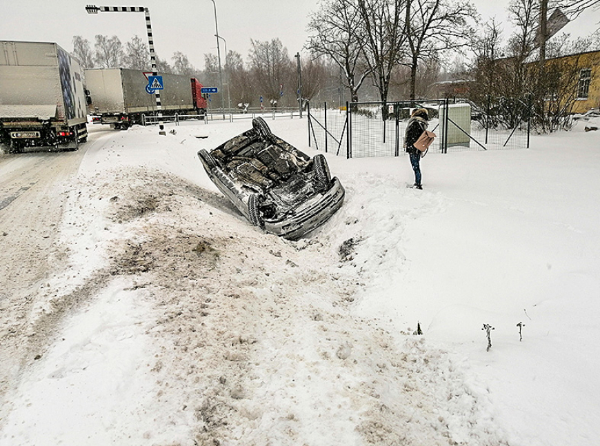 Netīrīts ceļa segums – viens no negadījuma faktoriem