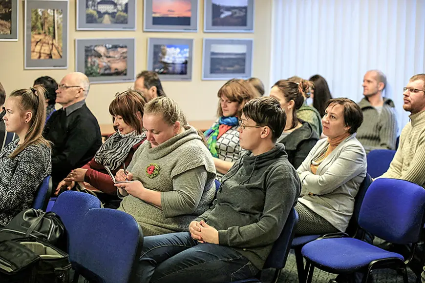 Staiceles bibliotēkā lekcija par fotografēšanu un izstāde