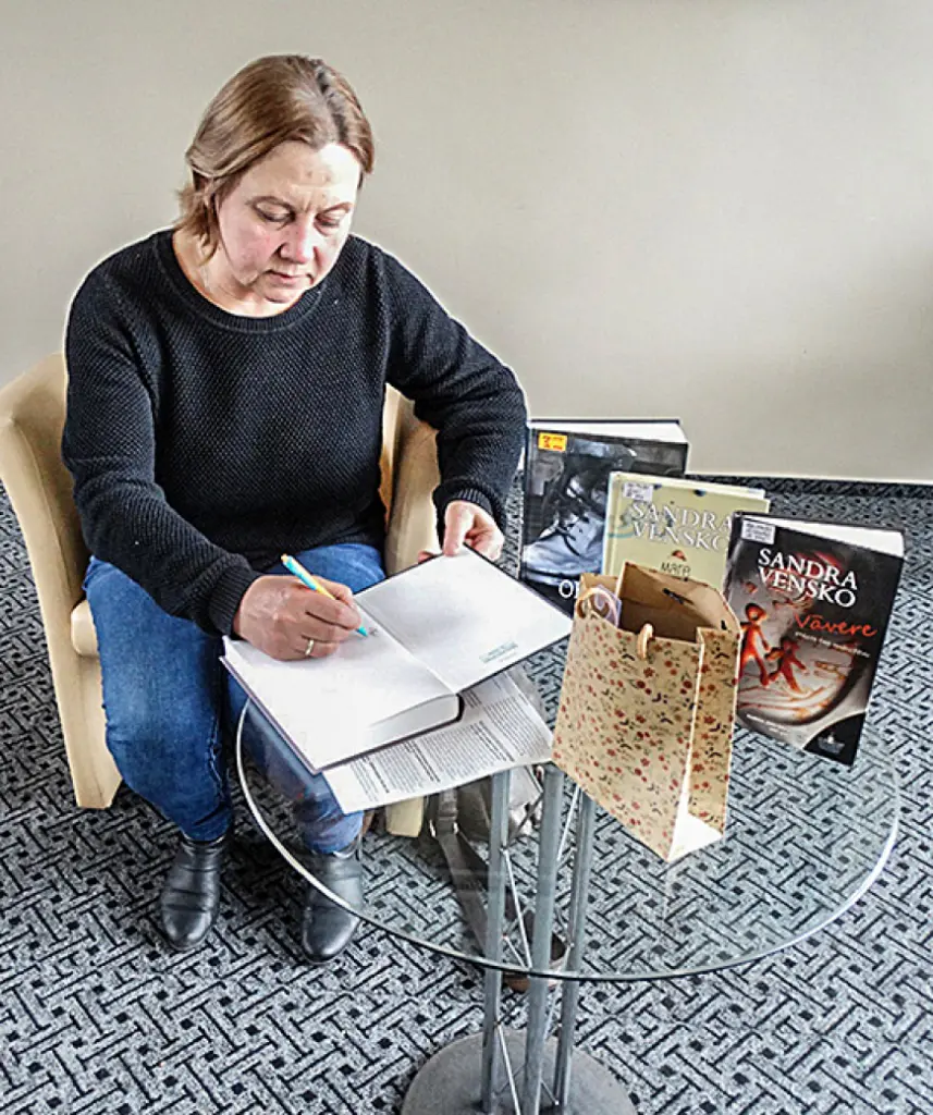 Staiceles bibliotēkā iedzīvojas Sandras Vensko grāmata «Adele»