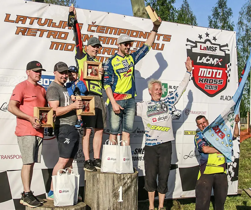 «Jaunzemnieku» trasē Alojā atklāta jaunā motosezona