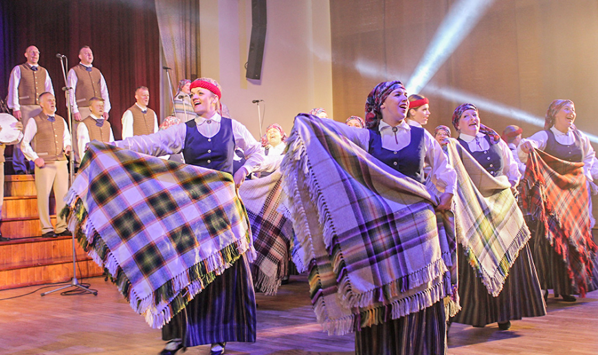 Koris «Pernigele» savā 115. jubilejā klausītājiem dāvā sauli