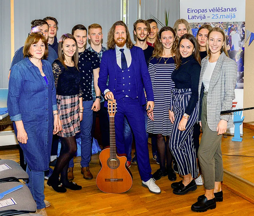 Limbažu 3. vidusskolas 12. klase piedalās EP vēlēšanu ģenerālmēģinājumā