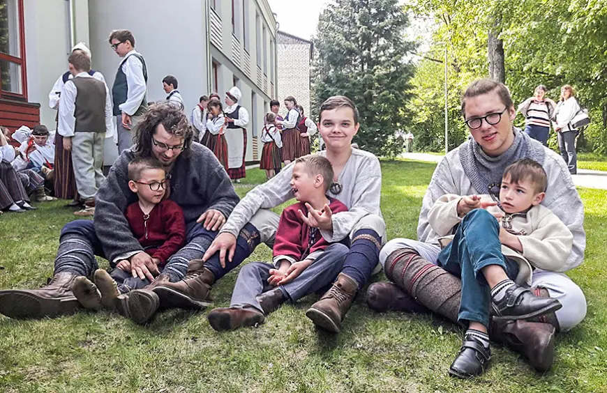 Mūsu folkloristi «Pulkā eimu, pulkā teku» svētkos Iecavā