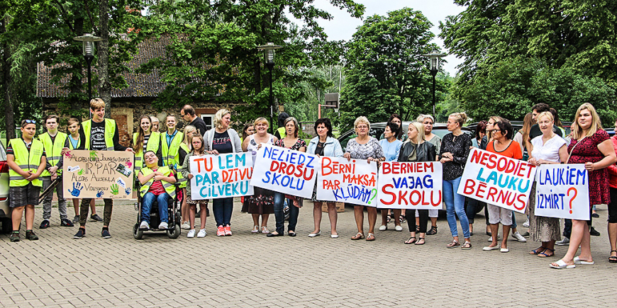 Alojieši pārdzīvo par problēmām savas vidusskolas pārbūves gaitā