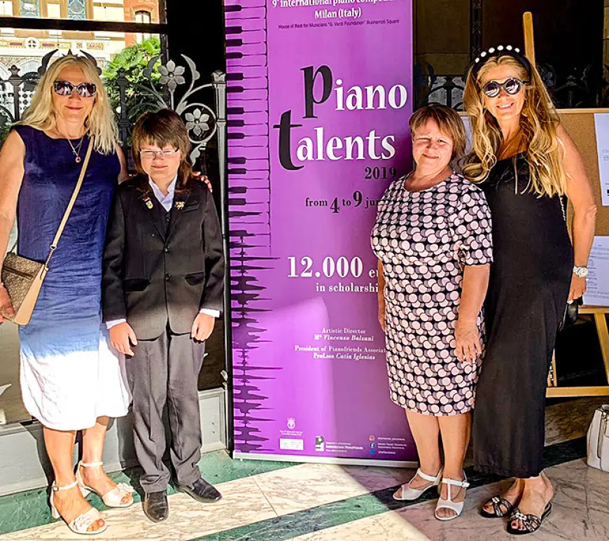 Staicelietis Ruslans Andrejevs apliecina savu pianista talantu konkursā Milānā