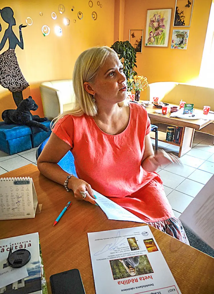 Staiceles bibliotēkā viesojas spriedzes romānu autore Iveta Rēdliha