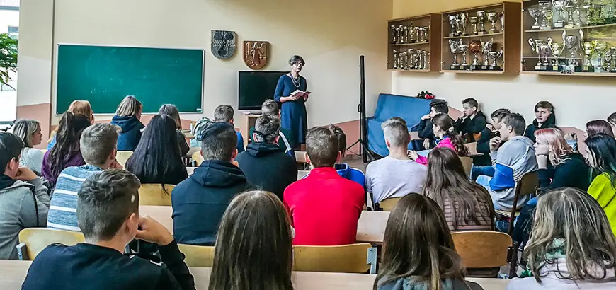 Alojieši tikās ar dzejnieci Annu Auziņu