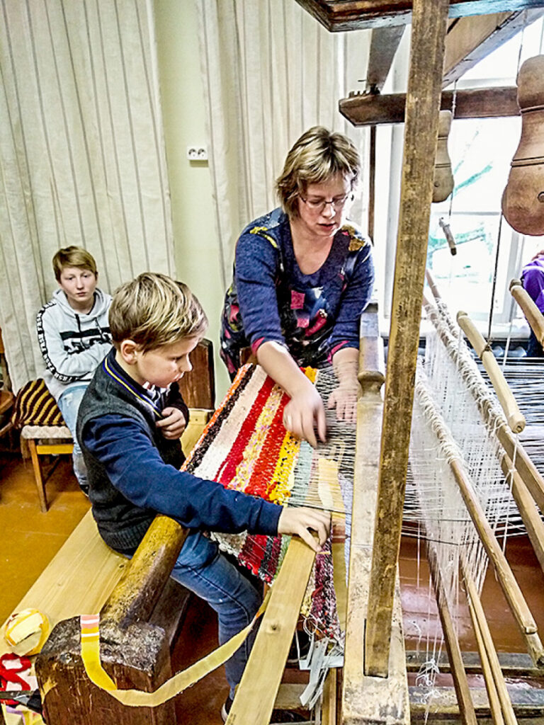 Alojā auž “gaismas ceļu” dzejniekam Auseklim