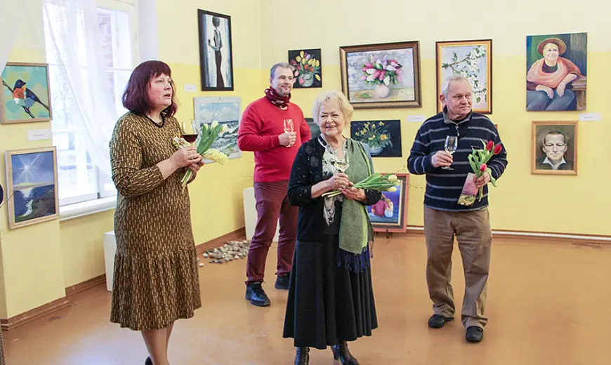 Puikules muižā mākslinieki “sasaucas” ar gleznām