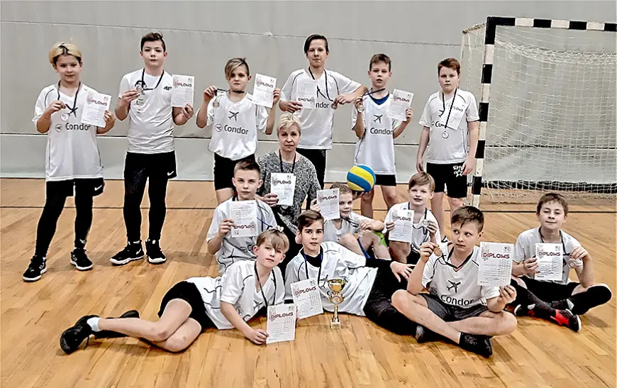 Limbažu sākumskolas zēniem sudrabs tautas bumbā Latvijas skolēnu spartakiādē
