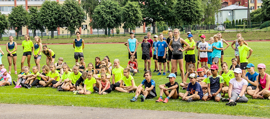 Limbažu stadionā īpašas vieglatlētikas sacensības – vienlaikus pirmās un pēdējās