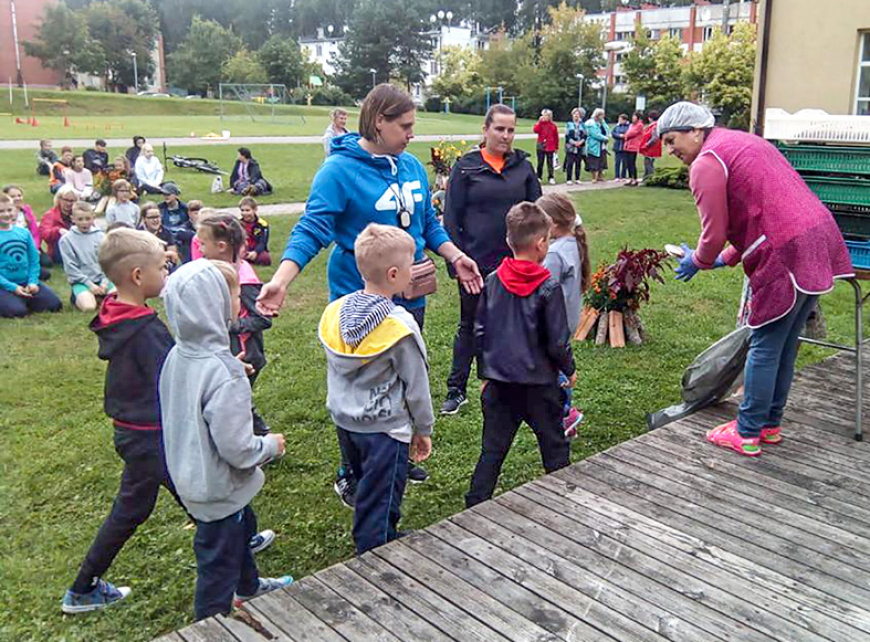 Lādezera pamatskolā jaunais mācību gads iesākas sportojot