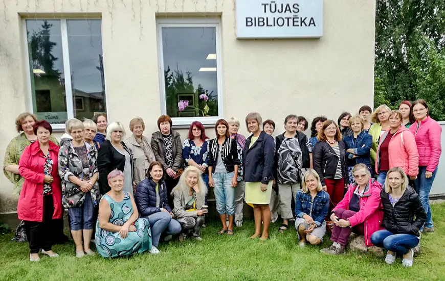 Mūspuses bibliotekāri apciemo esošo un bijušo kolēģu darbavietas