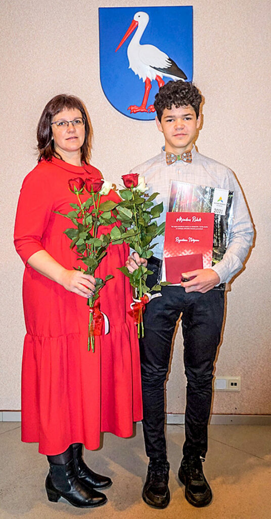 Staicelieši apbalvojumu saņem klātienē