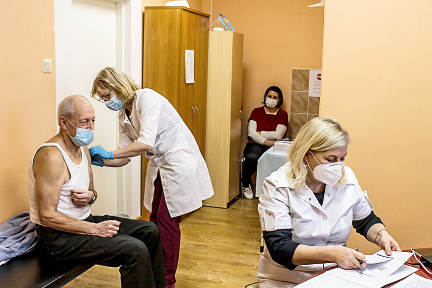 Limbažos sāk mediķu vakcināciju pret Covid-19
