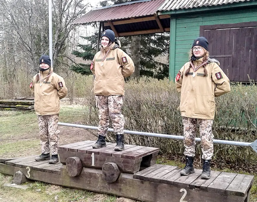 Alojas «Reišmalīšos» šaušanas sportā sacenšas jaunsargi