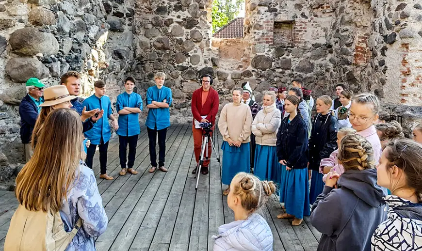 «Eži» un «Pogas» filmējās svētku koncertstāstam