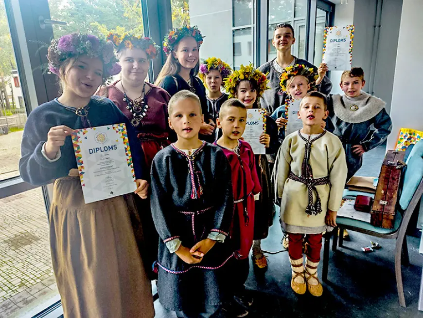 Folkloras kopa «Putni» filmējās koncertprogrammā «Rotā saule, rotā bite»