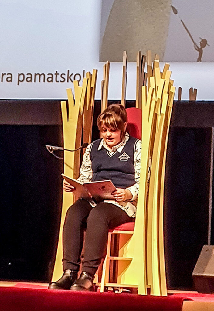 Lādezera skolniece piedalījās Nacionālās skaļās lasīšanas finālā
