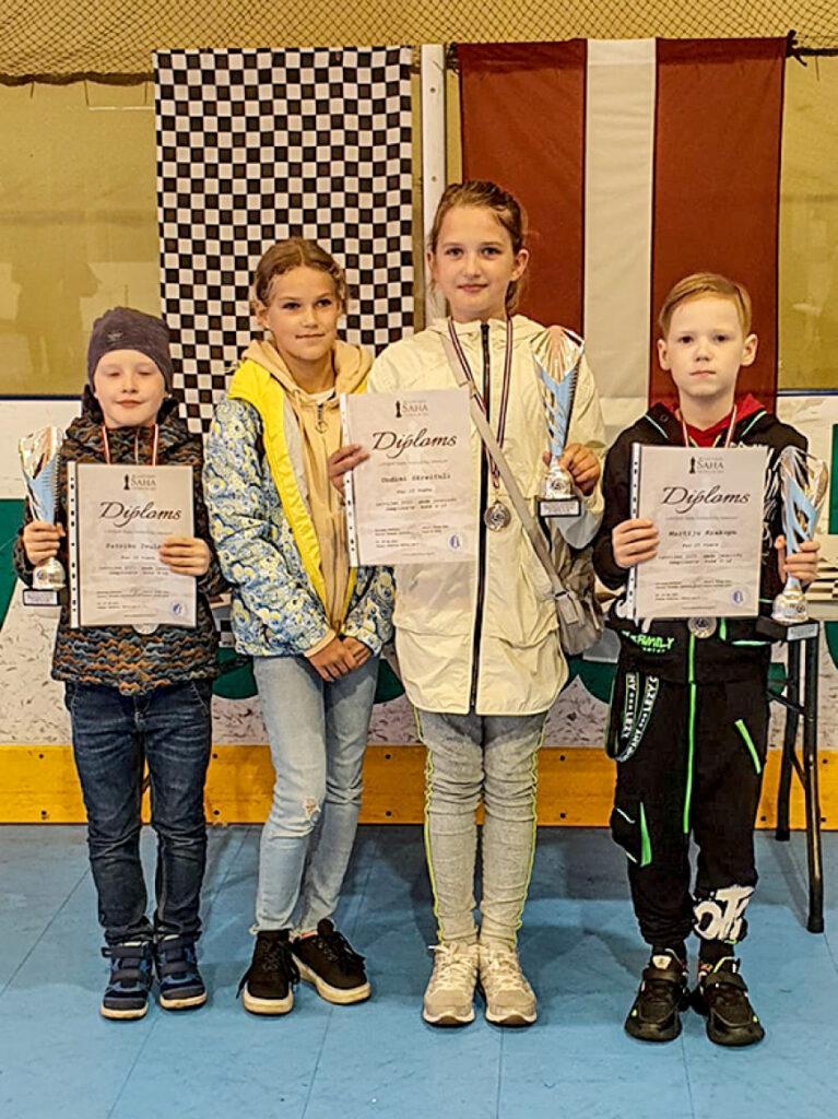 Limbažu jaunie šahisti turpina godam nest pilsētas vārdu