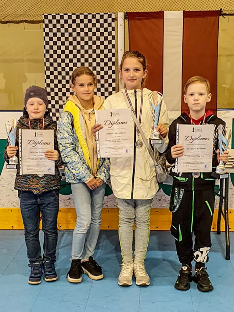Limbažu jaunie šahisti turpina godam nest pilsētas vārdu