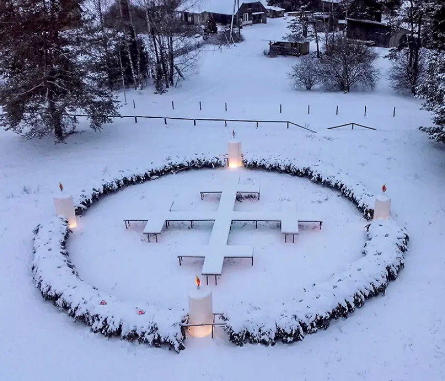 Adventa lielais vainags arī šogad priecē skultiešus un viesus