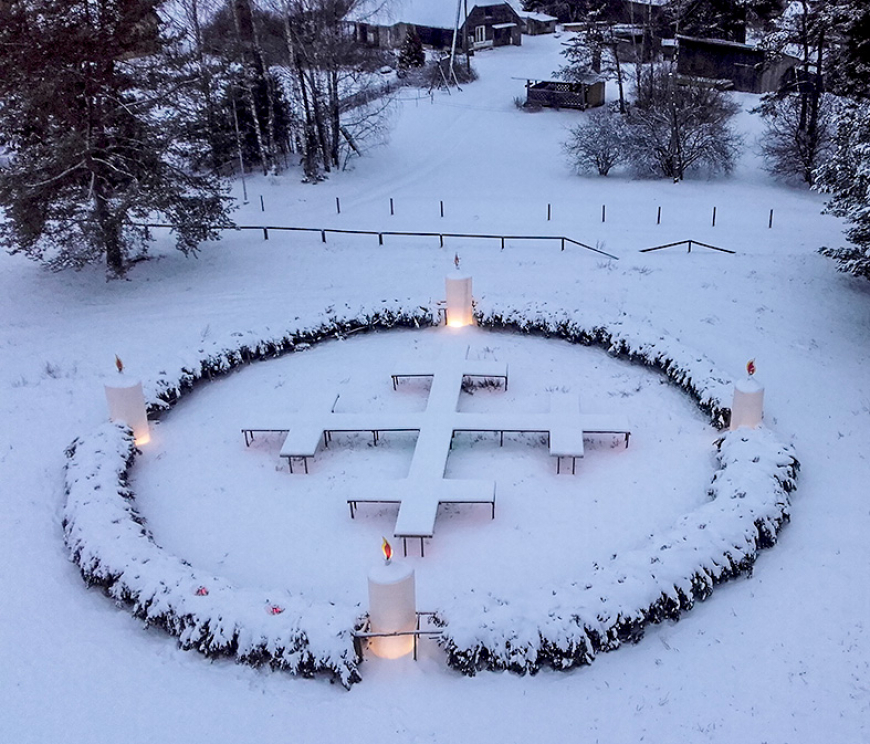 Adventa lielais vainags arī šogad priecē skultiešus un viesus