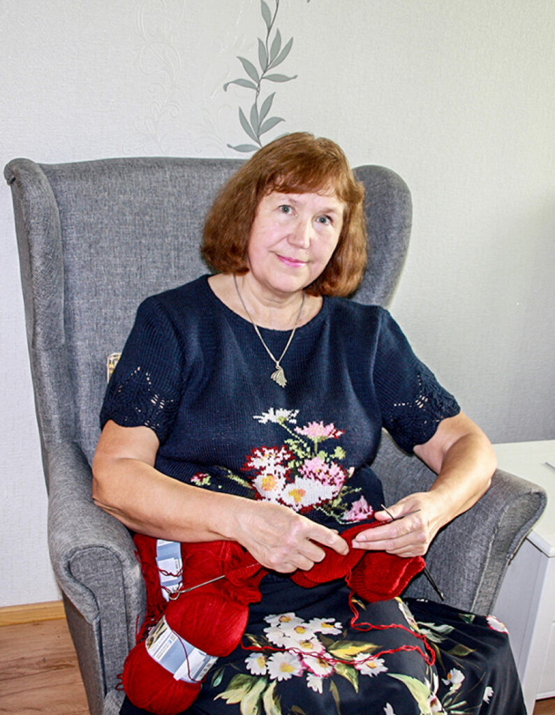 Indras radītās krāšņās vasaras puķes priecē arī ziemā