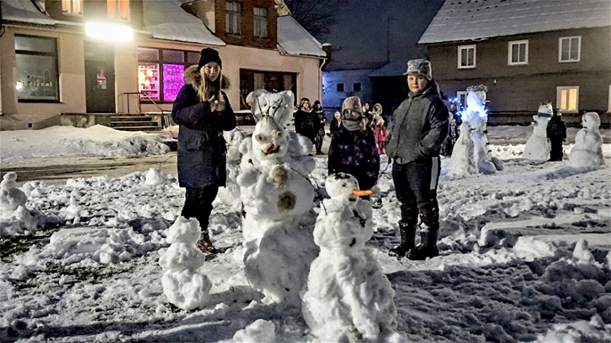 Staicelieši nedēļas izskaņā ceļ sniegavīrus