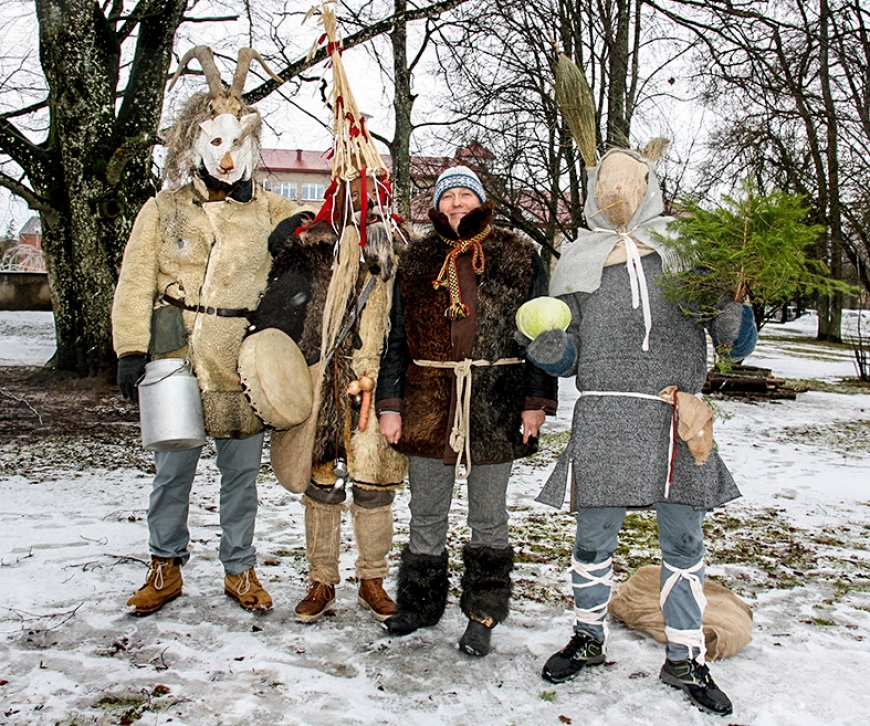 Festivāls Limbažos atklāj maskošanās tradīciju daudzveidību