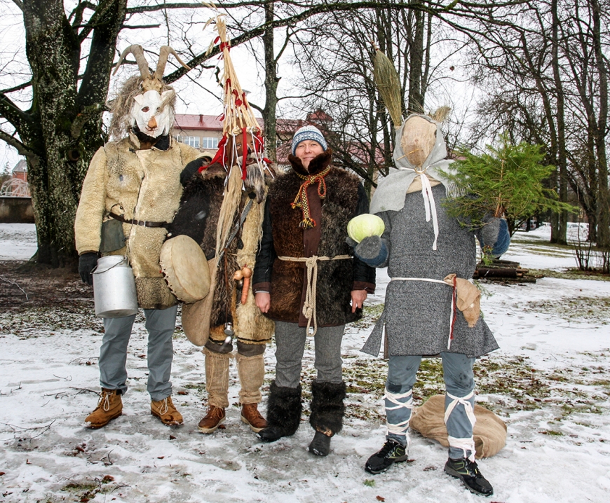 Festivāls Limbažos atklāj maskošanās tradīciju daudzveidību