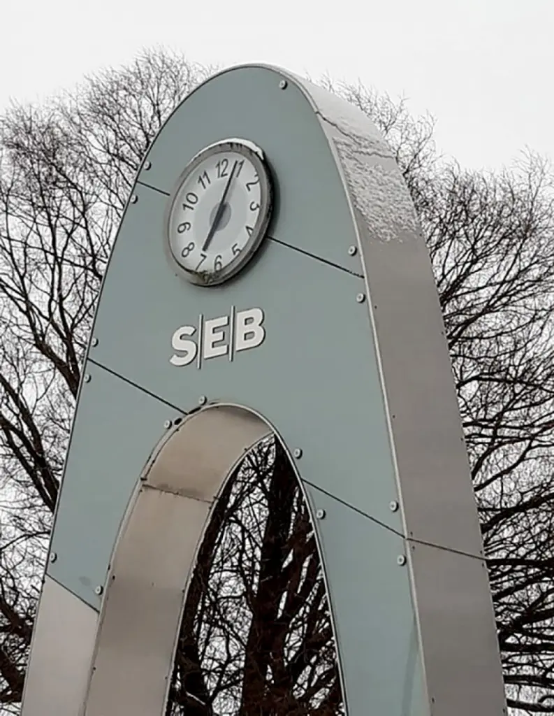 Kādēļ apstājies SEB bankas pulkstenis