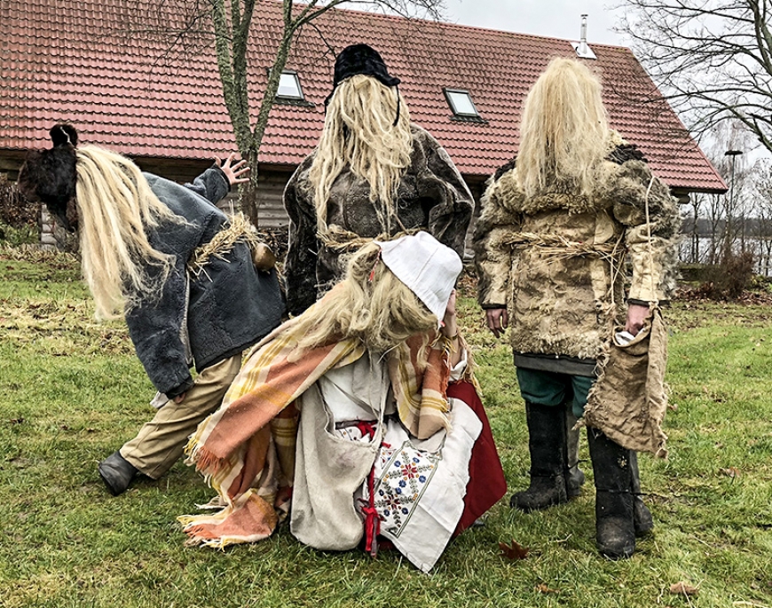 Limbažnieki kopj maskošanās tradīciju