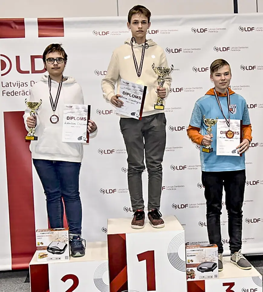 Jaunajiem dambretistiem valsts čempionāta medaļas