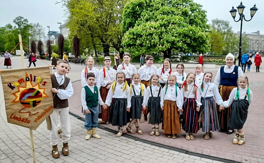 Bērnu un jauniešu folkloras svētkos Liepājā – arī mūsējie